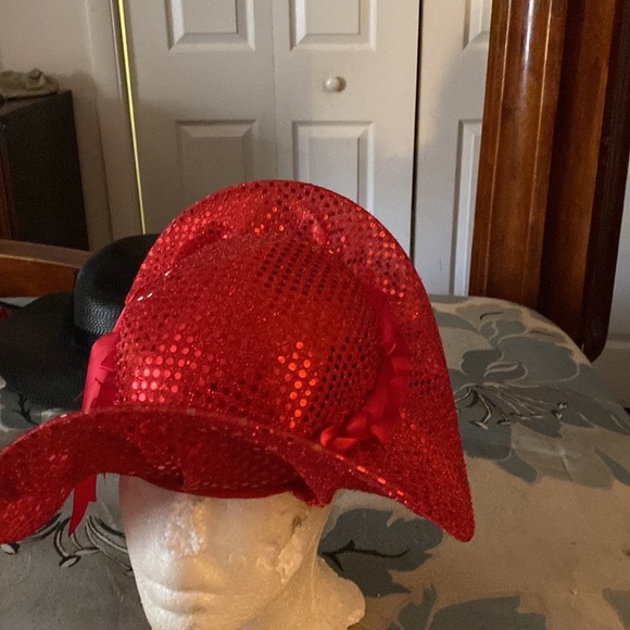 Red sequins hat with wire so that you can mold to style - Picture 4 of 8